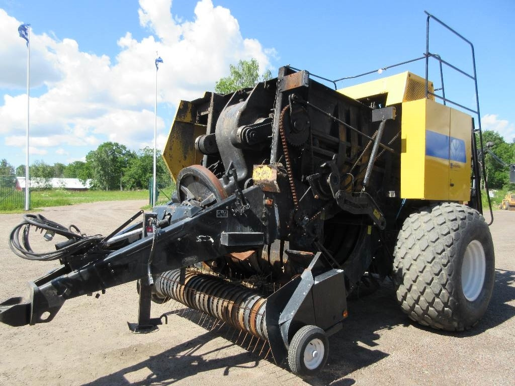 New Holland BB980 Damaged / Skadad - Pressa quadra: foto 3 New Holland BB980 Damaged / Skadad - Pressa quadra: foto 3