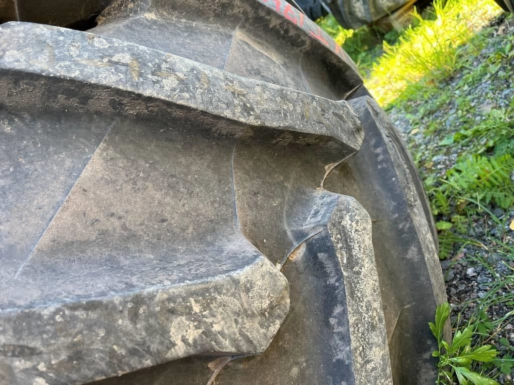 Trelleborg 650/65 42 540/65 30 till Valmet Valtra T174 - Pneumatico per Macchina agricola: foto 3 Trelleborg 650/65 42 540/65 30 till Valmet Valtra T174 - Pneumatico per Macchina agricola: foto 3