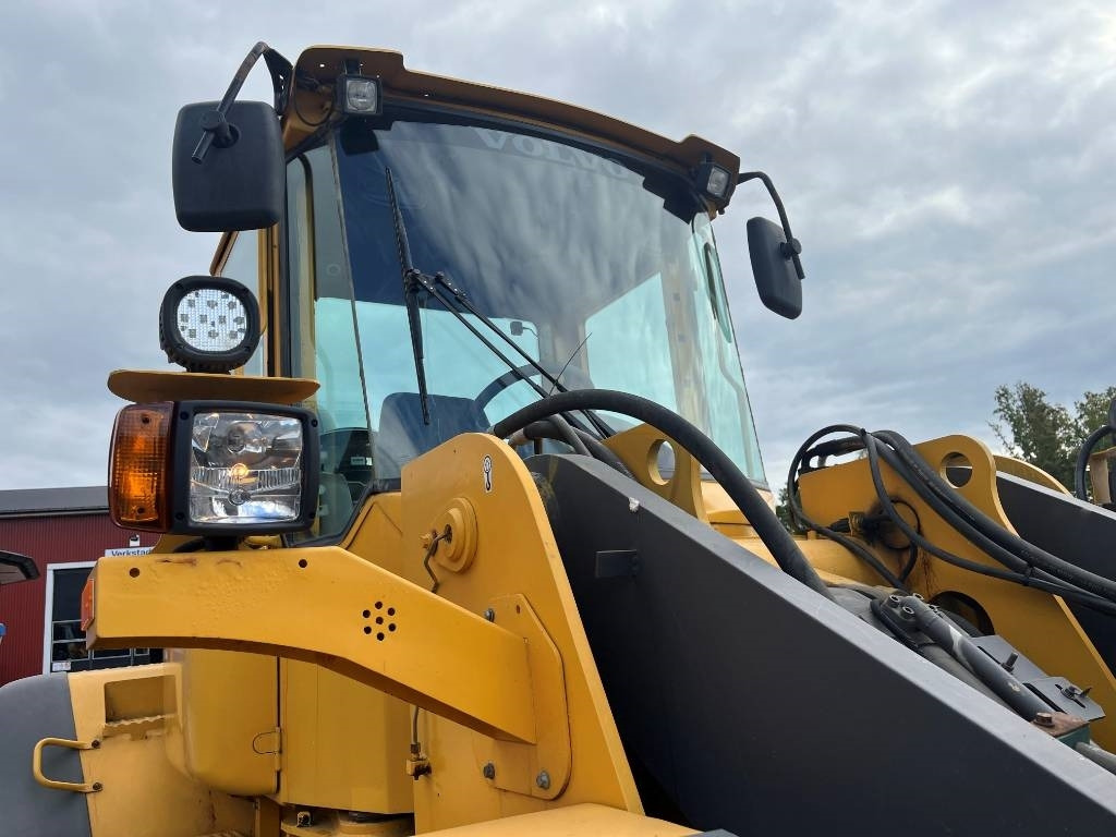 Pala gommata Volvo L 120 E: foto 17