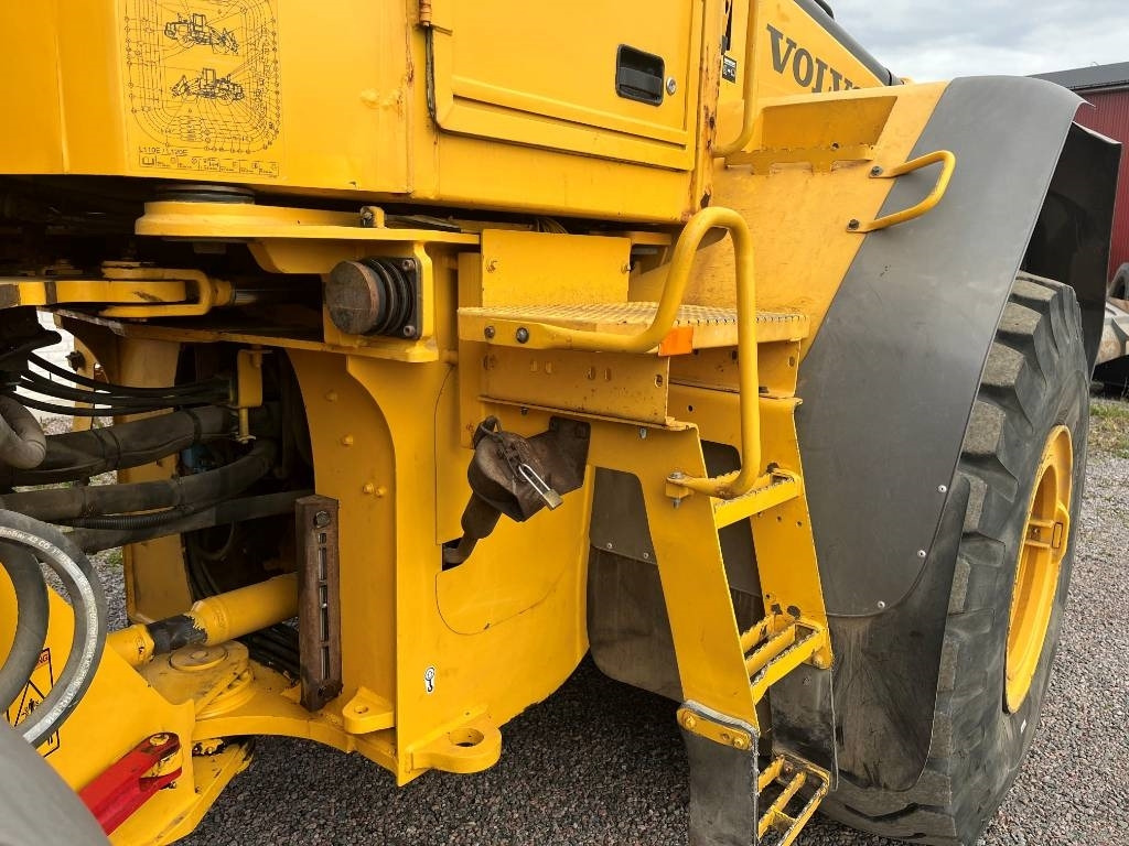 Pala gommata Volvo L 120 E: foto 13