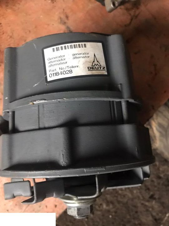 ALTERNATOR / GENERATOR DEUTZ 01184028 - Alternatore per Macchina agricola: foto 1 ALTERNATOR / GENERATOR DEUTZ 01184028 - Alternatore per Macchina agricola: foto 1