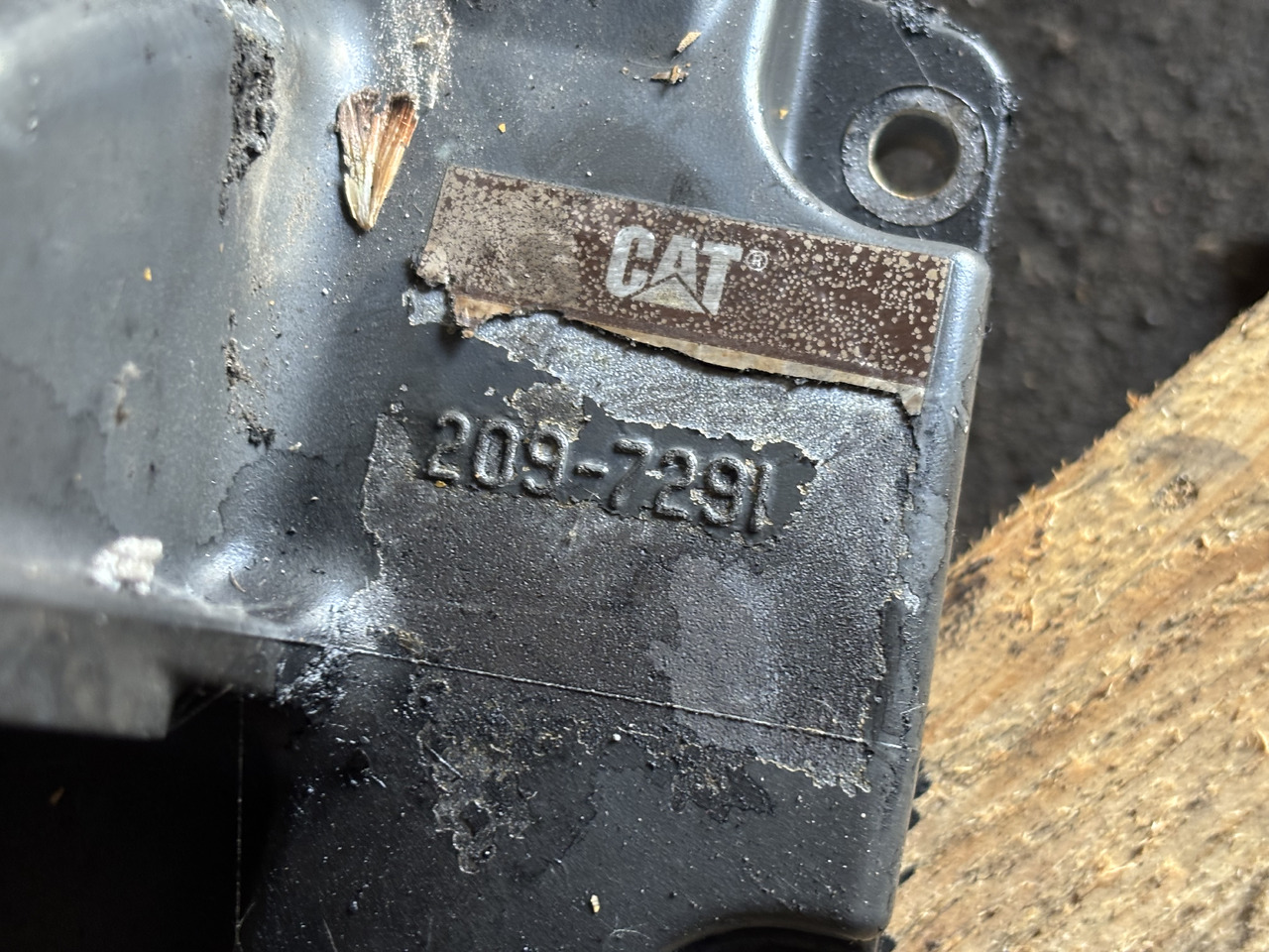 CAT Caterpillar C9 209-7291 Zespół podstawy filtra oleju 2097291 - Filtro olio per Macchina agricola: foto 2 CAT Caterpillar C9 209-7291 Zespół podstawy filtra oleju 2097291 - Filtro olio per Macchina agricola: foto 2