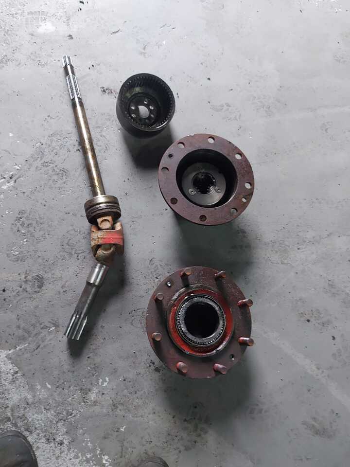 Cat TH 62 | Cat TH 82 - Zwolnica | Półoś - Semiasse per Macchina agricola: foto 1 Cat TH 62 | Cat TH 82 - Zwolnica | Półoś - Semiasse per Macchina agricola: foto 1