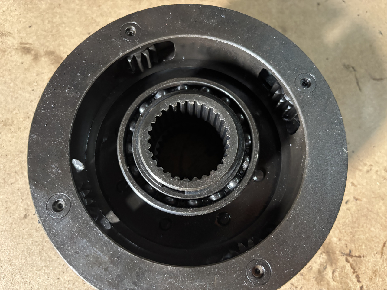 Claas AXION 830 Jarzmo Satelitów Dźwigar 0011571612 0011584502 - Differenziale per Trattore: foto 2 Claas AXION 830 Jarzmo Satelitów Dźwigar 0011571612 0011584502 - Differenziale per Trattore: foto 2