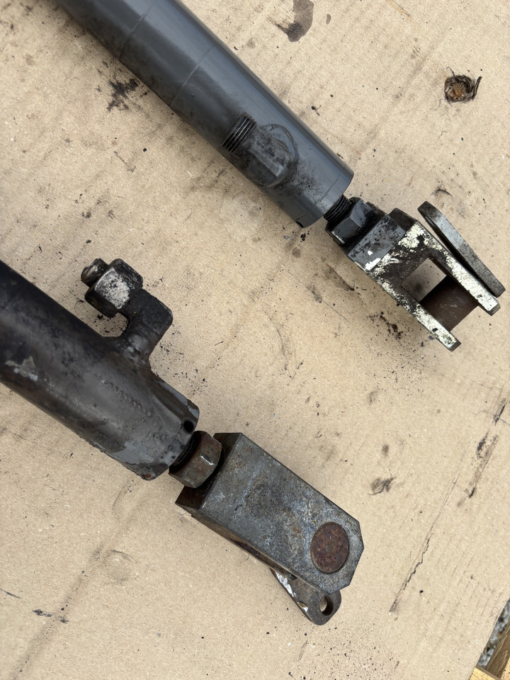 Claas Jaguar 970 siłowniki hydrauliczne - Cilindro idraulico per Macchina agricola: foto 3 Claas Jaguar 970 siłowniki hydrauliczne - Cilindro idraulico per Macchina agricola: foto 3