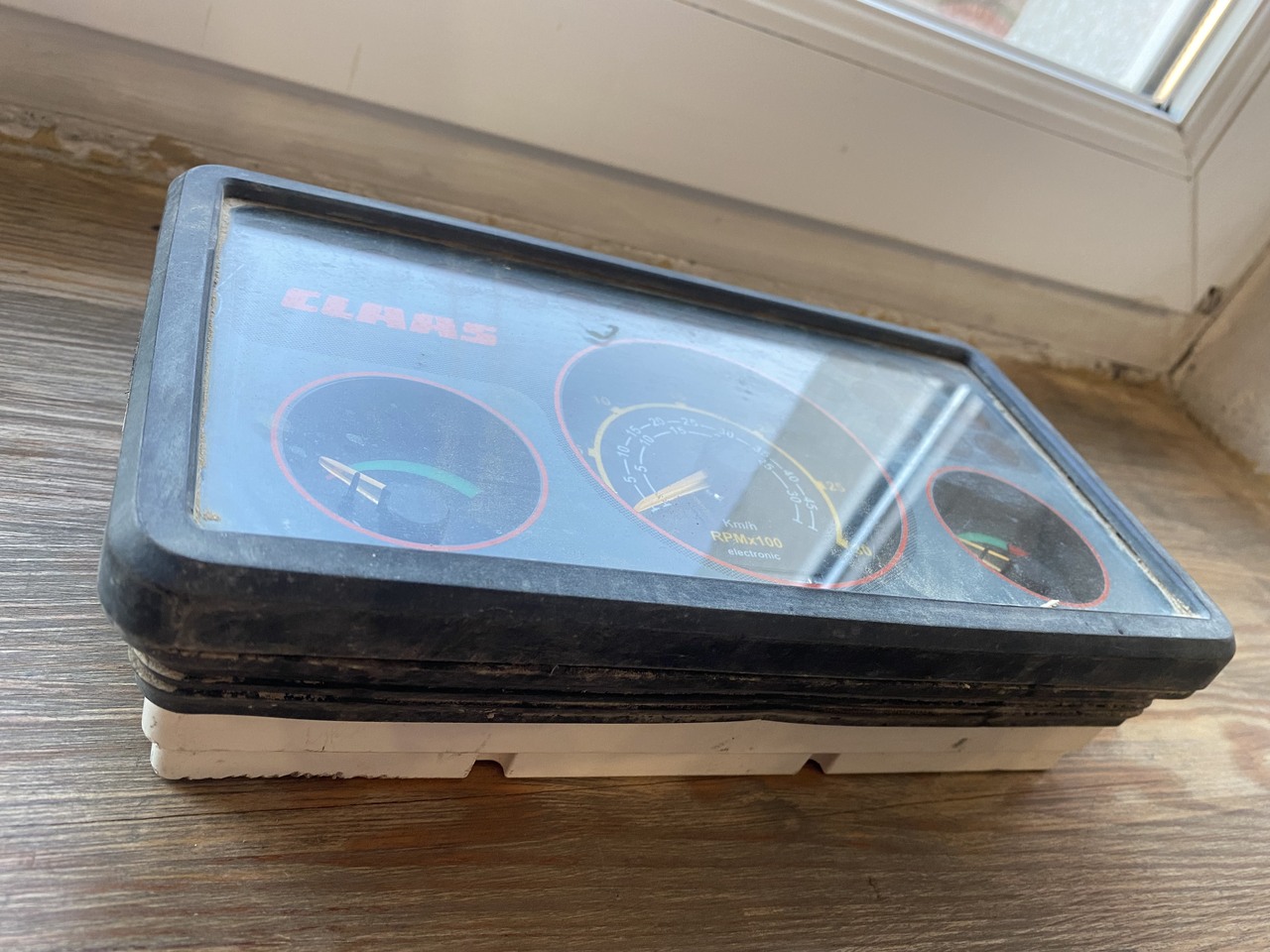 Claas Licznik | Deska Rozdzielcza | Ekran - 04710005.01 | 04710005.02 - 12v - Cruscotto per Macchina agricola: foto 1 Claas Licznik | Deska Rozdzielcza | Ekran - 04710005.01 | 04710005.02 - 12v - Cruscotto per Macchina agricola: foto 1