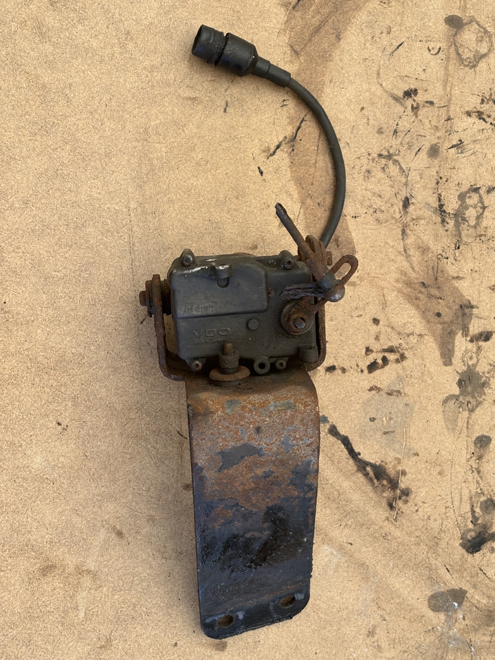 Cummins 8.3 6CT 6CTA 6CTAA Elektroniczny pedał gazu VDO 408.422/6/1 - Pedale: foto 2 Cummins 8.3 6CT 6CTA 6CTAA Elektroniczny pedał gazu VDO 408.422/6/1 - Pedale: foto 2