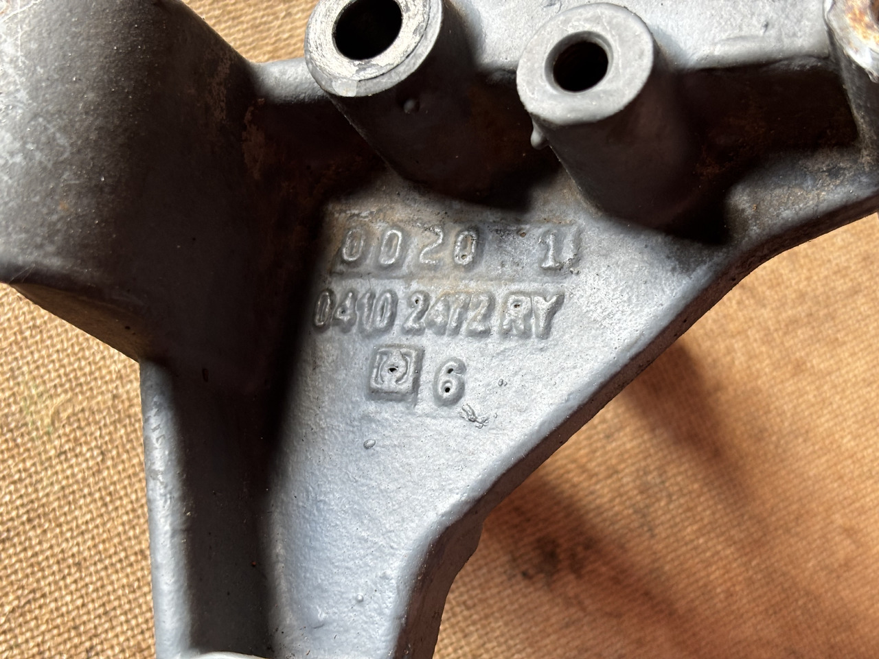 Deutz TD2011 D2011 D2011L04W Uchwyt Alternatora 04102472 04102472R - Alternatore per Macchina agricola: foto 2 Deutz TD2011 D2011 D2011L04W Uchwyt Alternatora 04102472 04102472R - Alternatore per Macchina agricola: foto 2