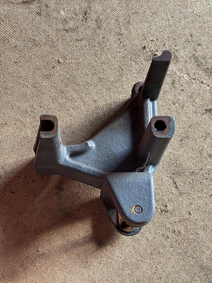 Deutz TD2011 D2011 D2011L04W Uchwyt Alternatora 04102472 04102472R - Alternatore per Macchina agricola: foto 3 Deutz TD2011 D2011 D2011L04W Uchwyt Alternatora 04102472 04102472R - Alternatore per Macchina agricola: foto 3