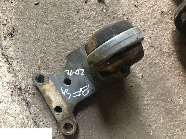 Deutz bf4m2012 - Łapa Poduszka Silnika - Supporto motore per Macchina agricola: foto 1 Deutz bf4m2012 - Łapa Poduszka Silnika - Supporto motore per Macchina agricola: foto 1