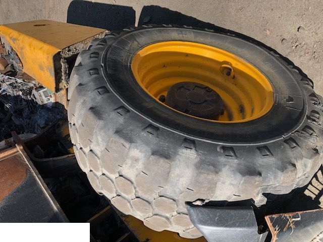 Felgi Jcb 16x24 - Cerchione per Mezzo di movimentazione: foto 3 Felgi Jcb 16x24 - Cerchione per Mezzo di movimentazione: foto 3
