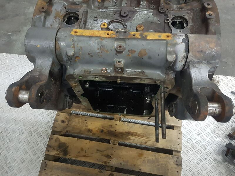 Fendt 818 , 820 obudowa most tylni , 718150051011 - Asse posteriore per Macchina agricola: foto 1 Fendt 818 , 820 obudowa most tylni , 718150051011 - Asse posteriore per Macchina agricola: foto 1