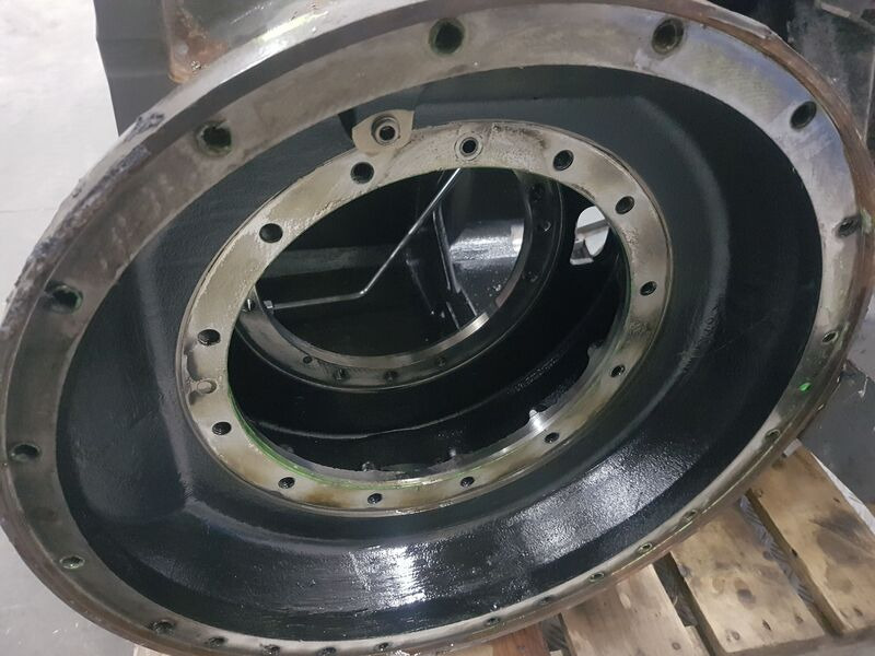 Fendt 818 , 820 obudowa most tylni , 718150051011 - Asse posteriore per Macchina agricola: foto 2 Fendt 818 , 820 obudowa most tylni , 718150051011 - Asse posteriore per Macchina agricola: foto 2