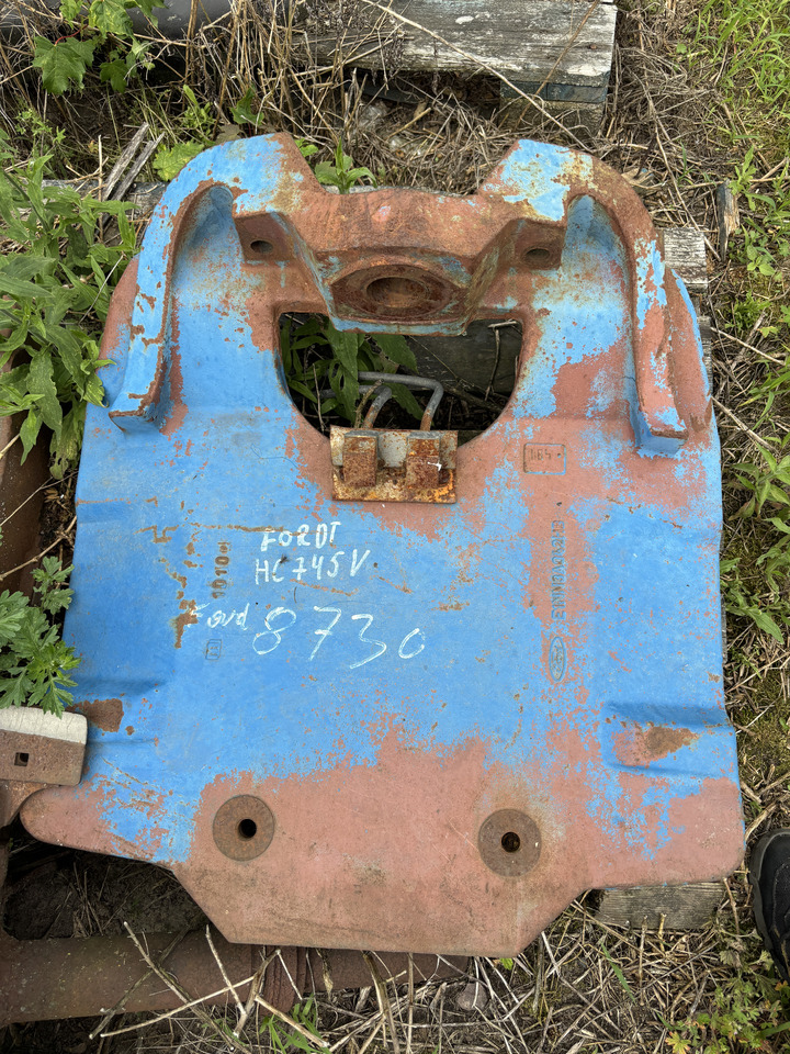 Ford TW10 TW20 TW30 8730 - support osi przedniej 9625687 E1NN3A042HB - Asse anteriore: foto 1 Ford TW10 TW20 TW30 8730 - support osi przedniej 9625687 E1NN3A042HB - Asse anteriore: foto 1