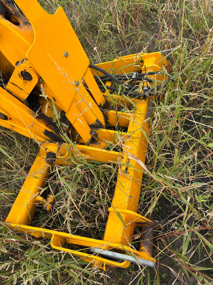 JCB 527-58 Karetka Q-Fit - Attacco rapido: foto 2 JCB 527-58 Karetka Q-Fit - Attacco rapido: foto 2