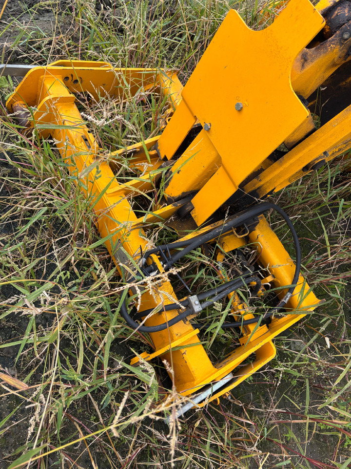 JCB 527-58 Karetka Q-Fit - Attacco rapido: foto 1 JCB 527-58 Karetka Q-Fit - Attacco rapido: foto 1