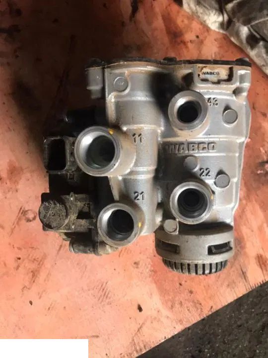 JOHN DEERE CASE FENDT - Zawór Sterujący Przyczepy WABCO - Valvola freno per Macchina agricola: foto 1 JOHN DEERE CASE FENDT - Zawór Sterujący Przyczepy WABCO - Valvola freno per Macchina agricola: foto 1