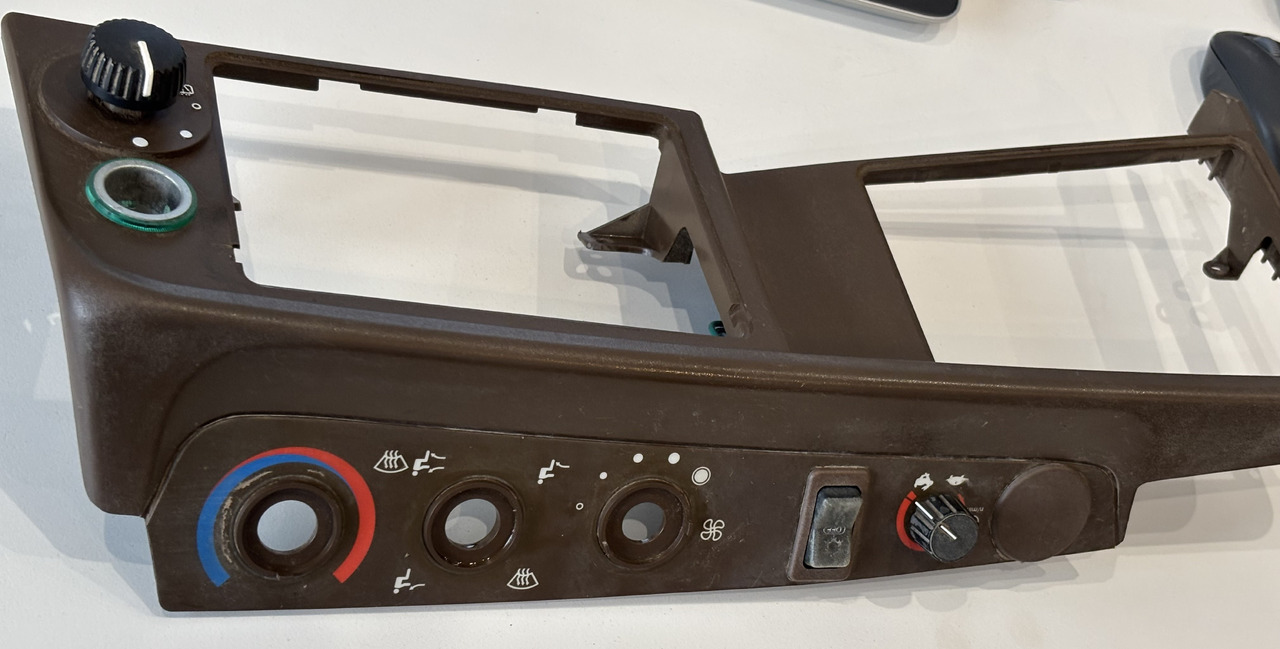 John Deere 6110 6210 Obudowa Ramka Mocowanie L165832 - Cabina e interni per Macchina agricola: foto 4 John Deere 6110 6210 Obudowa Ramka Mocowanie L165832 - Cabina e interni per Macchina agricola: foto 4