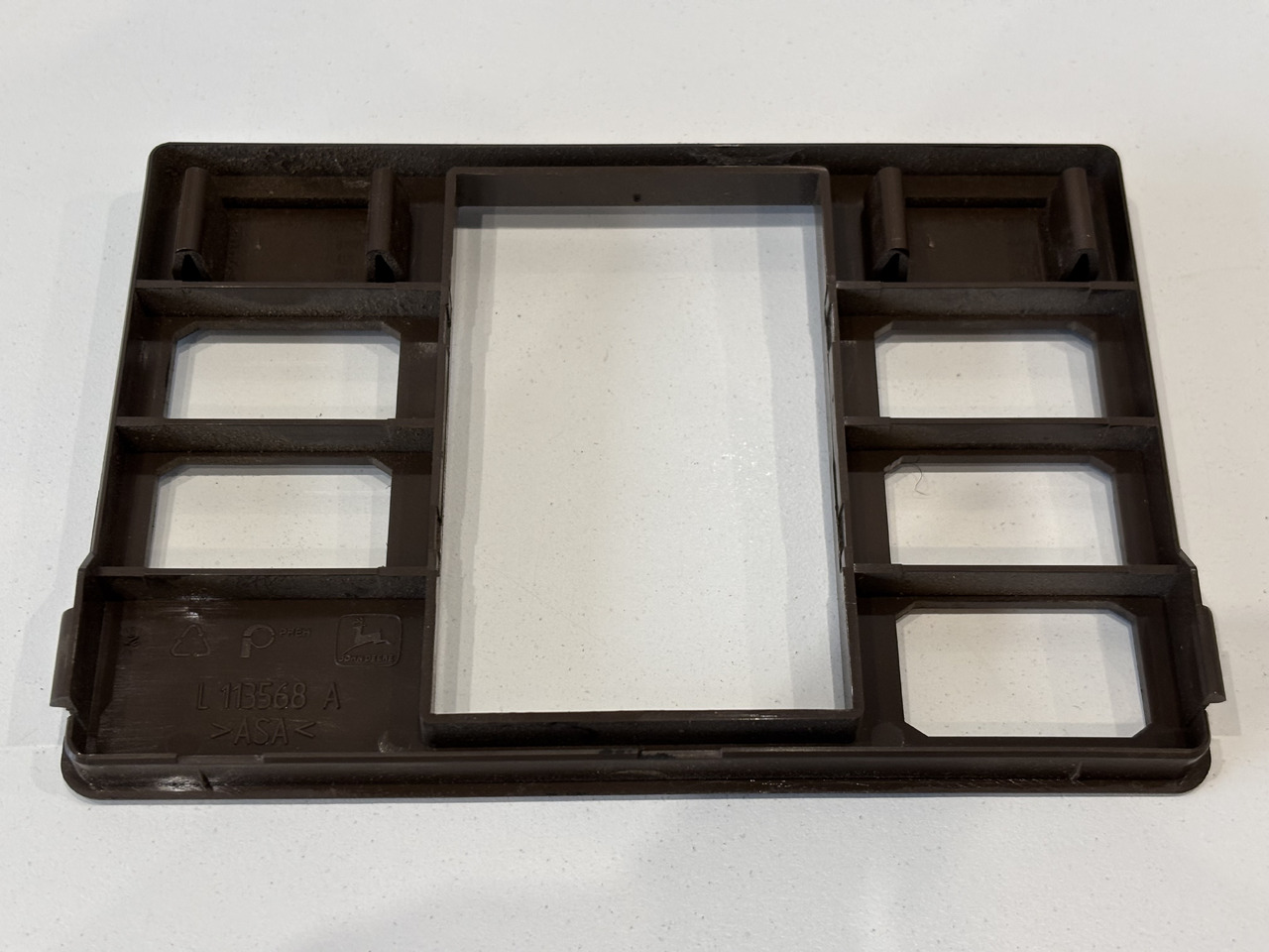 John Deere 6110 6210 Płytka Obudowa Ramka L113568 - Cabina e interni per Macchina agricola: foto 4 John Deere 6110 6210 Płytka Obudowa Ramka L113568 - Cabina e interni per Macchina agricola: foto 4