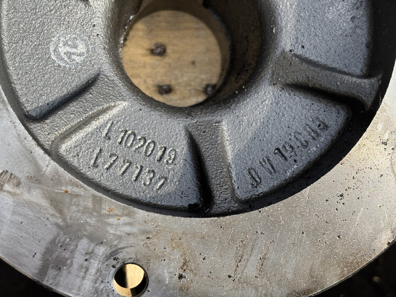 John Deere 6630 Obudowa łożyska L77137 L102019 - Ricambi sottocarro per Macchina agricola: foto 2 John Deere 6630 Obudowa łożyska L77137 L102019 - Ricambi sottocarro per Macchina agricola: foto 2