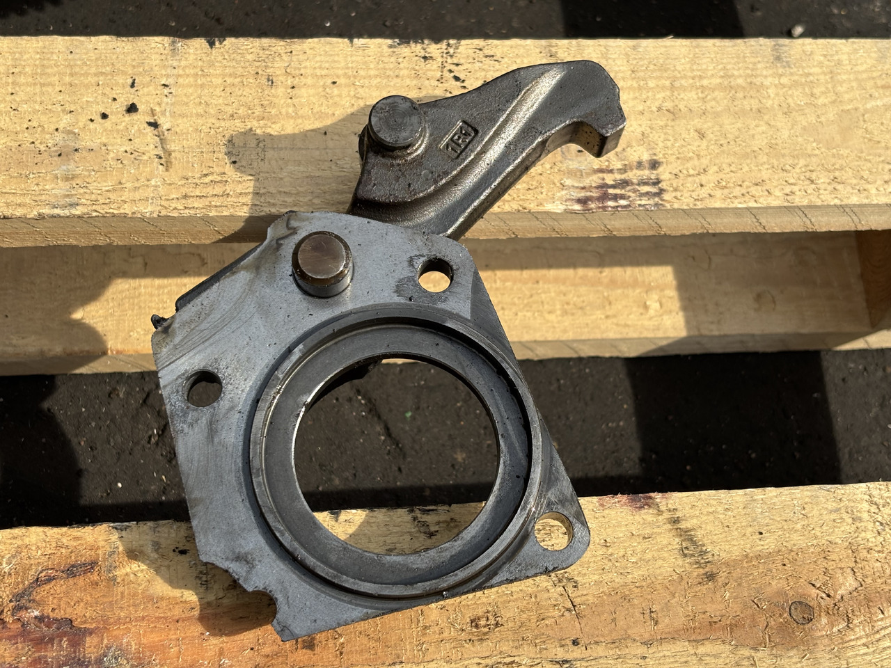 John Deere 6630 Obudowa łożyska Zapadka L215006 L202557 - Ricambi sottocarro per Macchina agricola: foto 3 John Deere 6630 Obudowa łożyska Zapadka L215006 L202557 - Ricambi sottocarro per Macchina agricola: foto 3