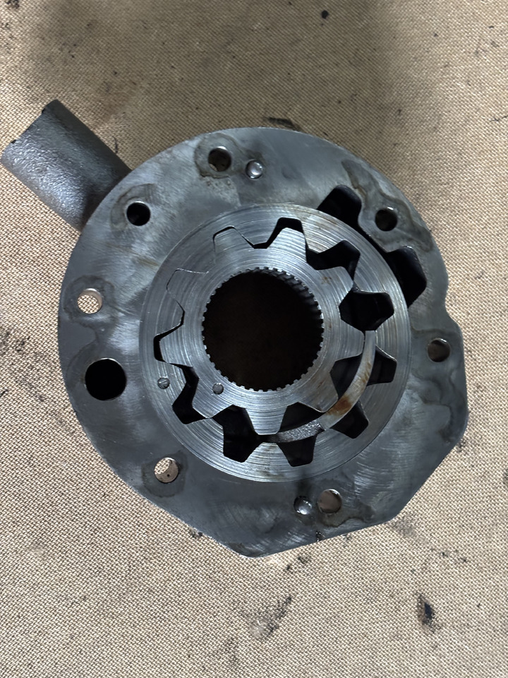 John Deere 6910, 6910S Obudowa Pompy Oleju Łożyska R109001 JD10269 R108926 R108928 - Pompa olio per Trattore: foto 1 John Deere 6910, 6910S Obudowa Pompy Oleju Łożyska R109001 JD10269 R108926 R108928 - Pompa olio per Trattore: foto 1