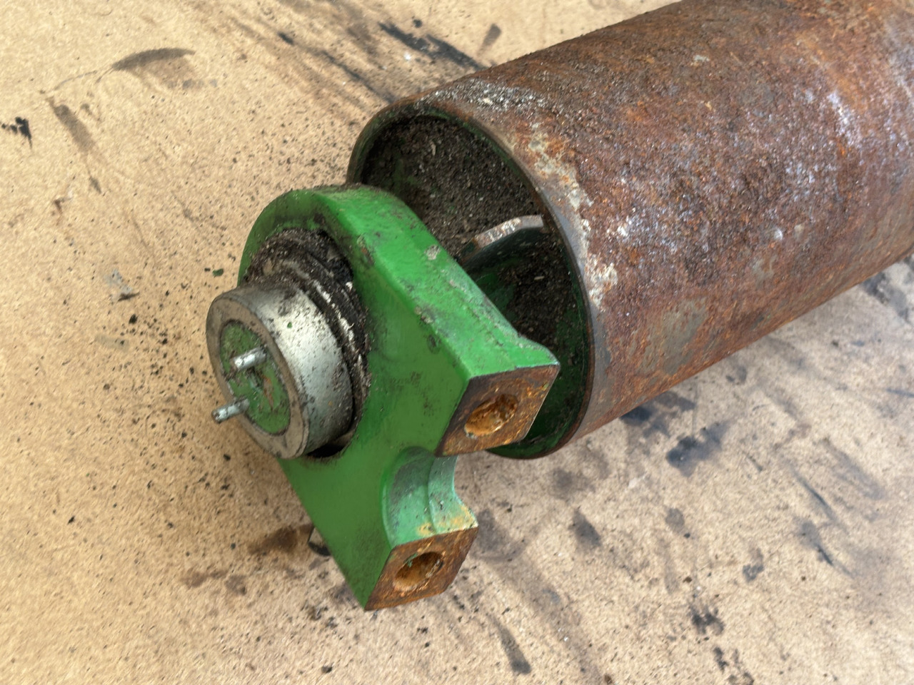 John Deere 8600 Walec Gładki Obudowa Łożyska AXE14946 HXE100665 - Ricambi sottocarro per Macchina agricola: foto 1 John Deere 8600 Walec Gładki Obudowa Łożyska AXE14946 HXE100665 - Ricambi sottocarro per Macchina agricola: foto 1