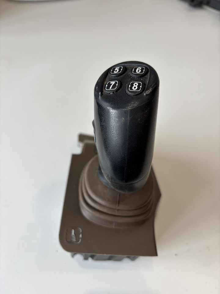 John Deere seria 6000 7000 8000 R - joystick 5-funkcyjny CommandARM RE573554 - Leva del cambio per Macchina agricola: foto 2 John Deere seria 6000 7000 8000 R - joystick 5-funkcyjny CommandARM RE573554 - Leva del cambio per Macchina agricola: foto 2