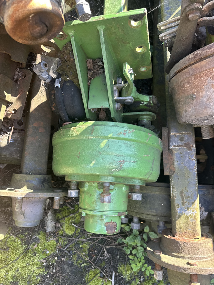 Krone Comprima - oś Piasta koła - Mozzo per Macchina agricola: foto 1 Krone Comprima - oś Piasta koła - Mozzo per Macchina agricola: foto 1