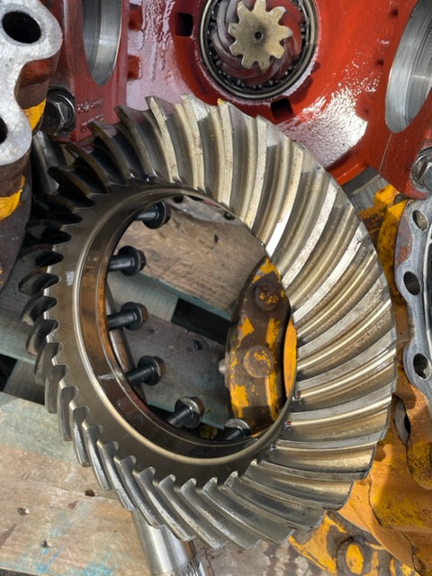 Liebherr L544 atak talerz 9:35 , ZF AP-409/DK , ZF4460366063 - Differenziale per Macchina da cantiere: foto 1 Liebherr L544 atak talerz 9:35 , ZF AP-409/DK , ZF4460366063 - Differenziale per Macchina da cantiere: foto 1