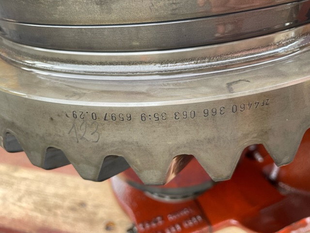 Liebherr L544 atak talerz 9:35 , ZF AP-409/DK , ZF4460366063 - Differenziale per Macchina da cantiere: foto 4 Liebherr L544 atak talerz 9:35 , ZF AP-409/DK , ZF4460366063 - Differenziale per Macchina da cantiere: foto 4