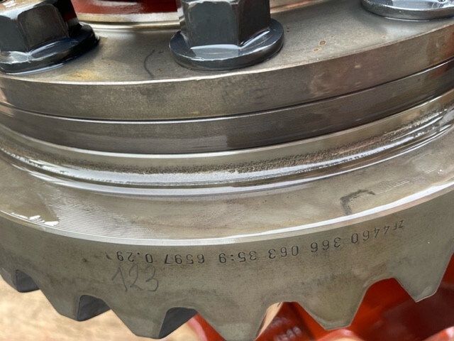 Liebherr L544 atak talerz 9:35 , ZF AP-409/DK , ZF4460366063 - Differenziale per Macchina da cantiere: foto 5 Liebherr L544 atak talerz 9:35 , ZF AP-409/DK , ZF4460366063 - Differenziale per Macchina da cantiere: foto 5