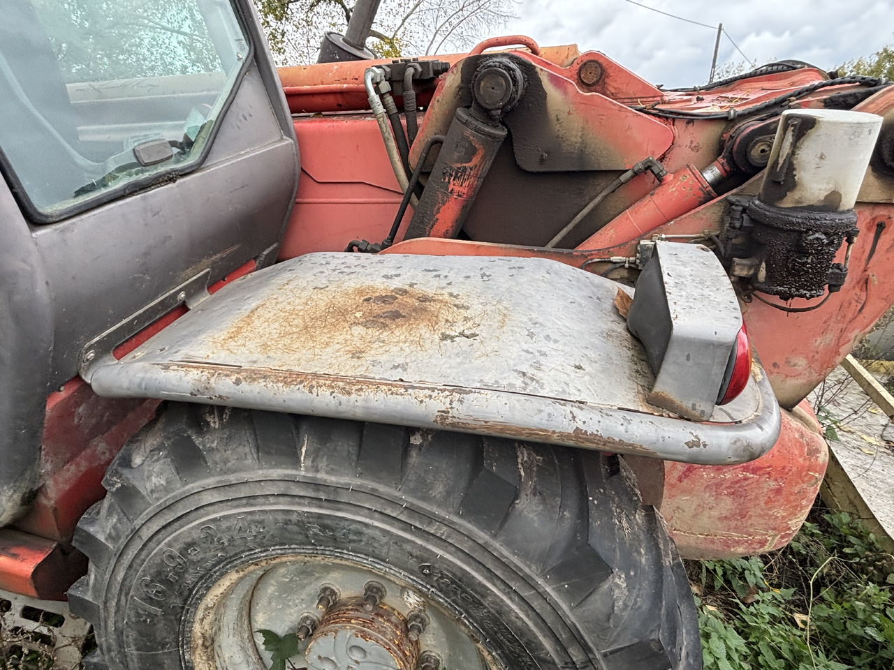 Manitou MT 1740 SLT - Ładowarka Teleskopowa - Nadkole Błotnik Owiewka Osłona - Carrozzeria ed esterni per Macchina da cantiere: foto 1 Manitou MT 1740 SLT - Ładowarka Teleskopowa - Nadkole Błotnik Owiewka Osłona - Carrozzeria ed esterni per Macchina da cantiere: foto 1