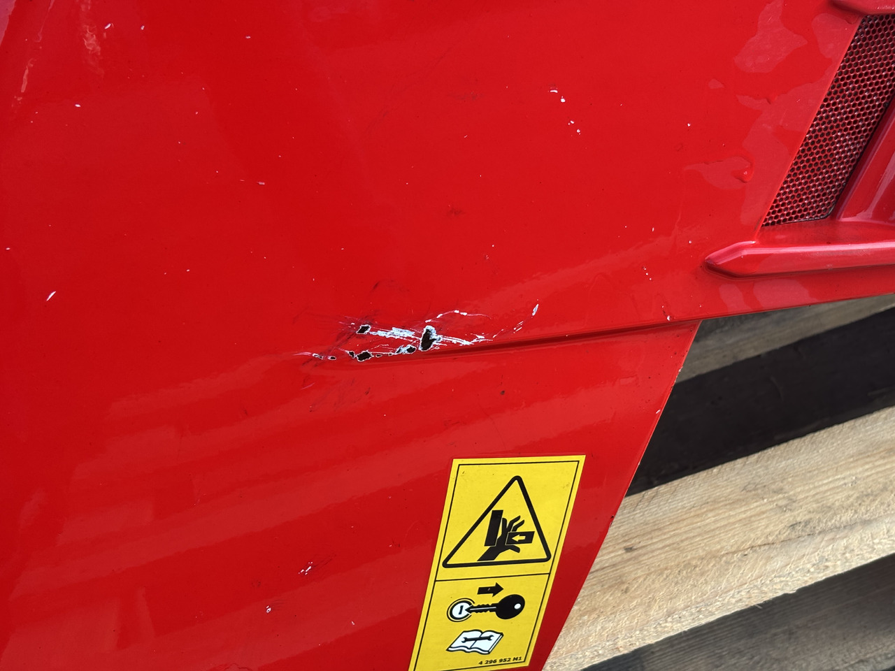 Massey Ferguson 5613 Obudowa Silnika Boczna Lewa - Carrozzeria ed esterni per Macchina agricola: foto 3 Massey Ferguson 5613 Obudowa Silnika Boczna Lewa - Carrozzeria ed esterni per Macchina agricola: foto 3