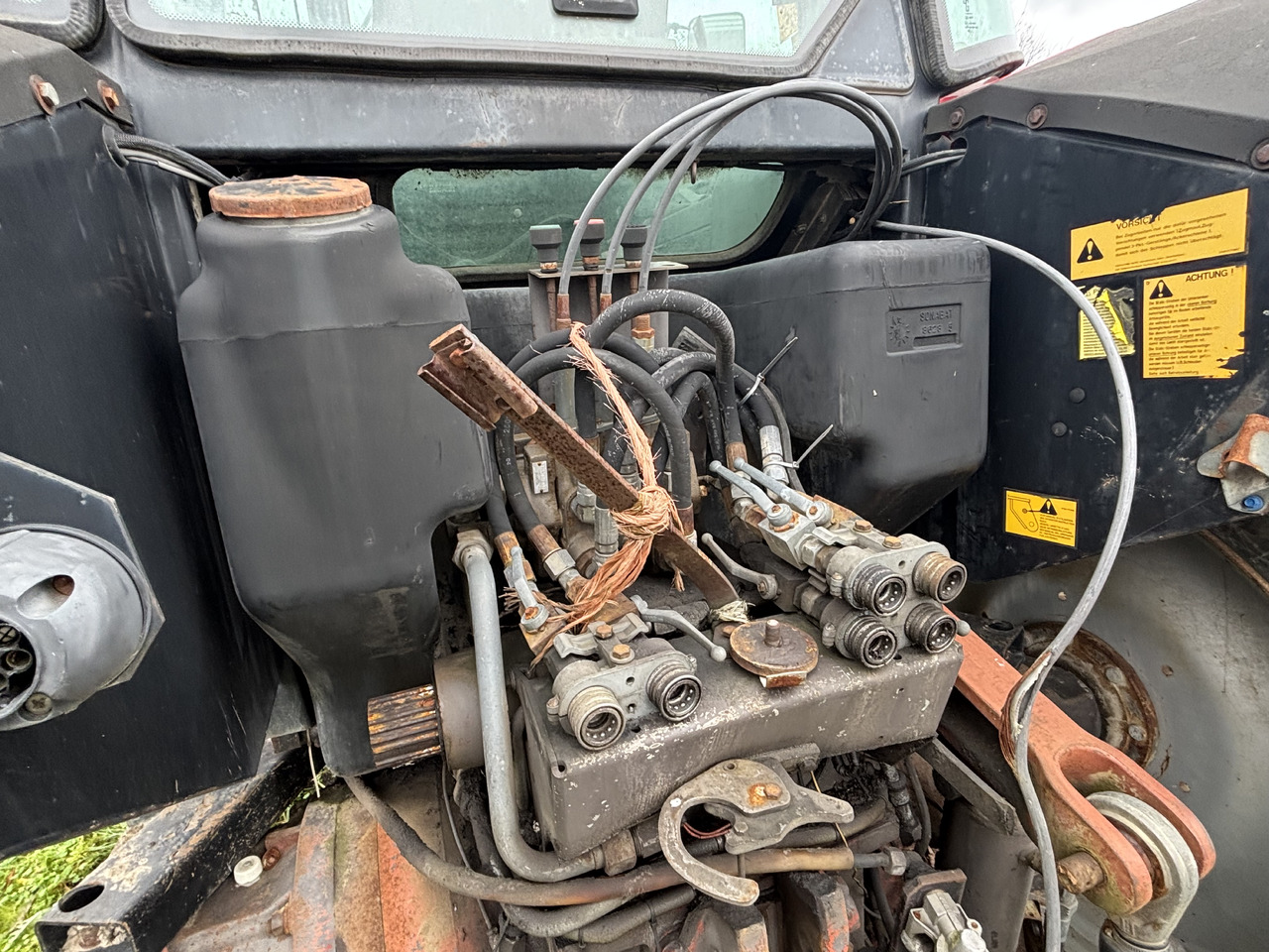 Massey Ferguson 8160 Rozdzielacz Hydrauliczny 3 CZĘŚCI 3713021M93 - Valvola idraulica per Macchina agricola: foto 1 Massey Ferguson 8160 Rozdzielacz Hydrauliczny 3 CZĘŚCI 3713021M93 - Valvola idraulica per Macchina agricola: foto 1