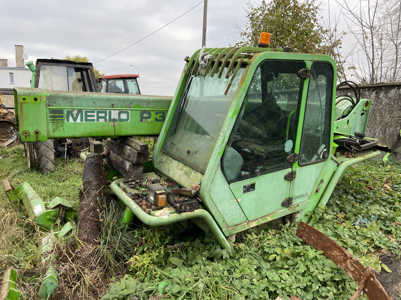 Merlo P35.13 - części - maszt rama kabina drzwi szyby - Porta e ricambi per Macchina agricola: foto 1 Merlo P35.13 - części - maszt rama kabina drzwi szyby - Porta e ricambi per Macchina agricola: foto 1