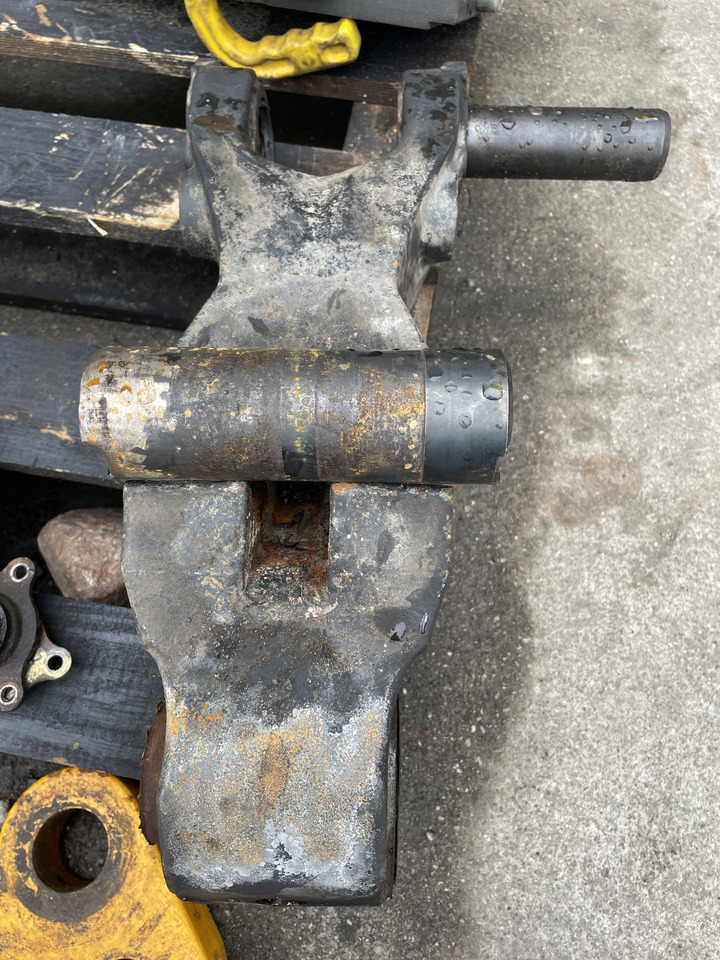 Claas Lexion Terra Trac - wahacz wózka sworzeń 0017001362 0007649781 - Ricambi per Mietitrebbia: foto 1 Claas Lexion Terra Trac - wahacz wózka sworzeń 0017001362 0007649781 - Ricambi per Mietitrebbia: foto 1