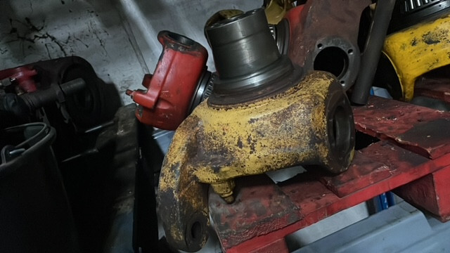 Zwrotnica cat th62 , th62 , th82 , th83 - Fuso a snodo per Macchina agricola: foto 2 Zwrotnica cat th62 , th62 , th82 , th83 - Fuso a snodo per Macchina agricola: foto 2