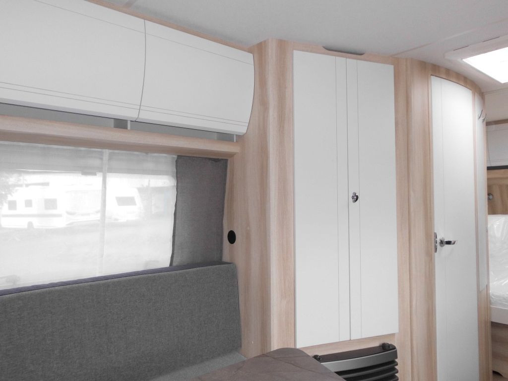 Caravan Hobby De Luxe 495 UL 2026 AUTARK 1800kg. Ambiente++: foto 8