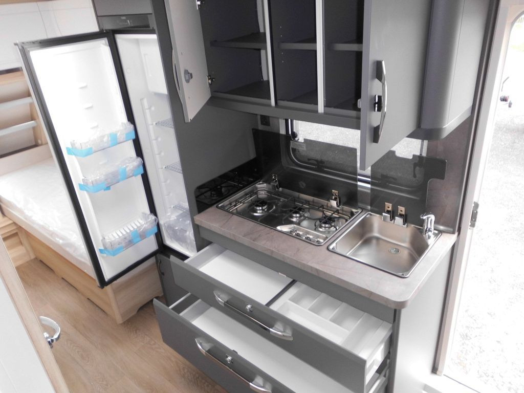 Caravan Hobby De Luxe 495 UL 2026 AUTARK 1800kg. Ambiente++: foto 12