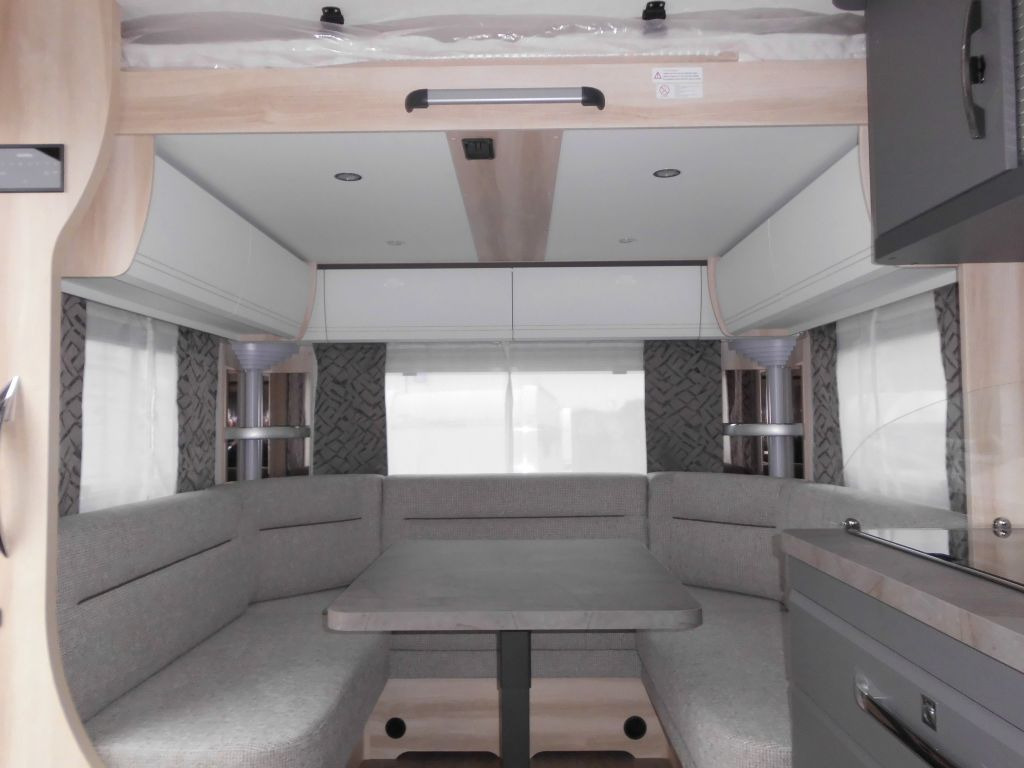 Hobby De Luxe 515 UHL 2025 2000kg. AUTARK AMBIENTE Hobby De Luxe 515 UHL mit Extras, Lagerabverkauf! - Caravan: foto 1 Hobby De Luxe 515 UHL 2025 2000kg. AUTARK AMBIENTE Hobby De Luxe 515 UHL mit Extras, Lagerabverkauf! - Caravan: foto 1