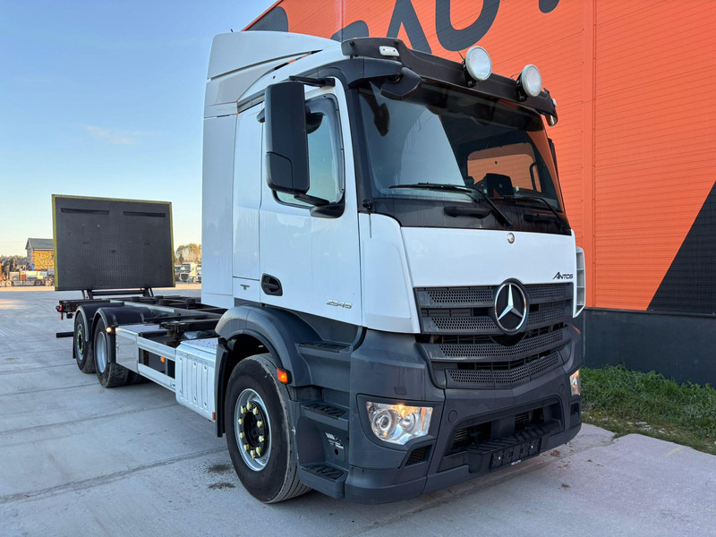 Mercedes-Benz Antos 2545 6x2 RETARDER / CHASSIS L=7812 mm - Autocarro portacontainer/ Caisse interchangeable: foto 4 Mercedes-Benz Antos 2545 6x2 RETARDER / CHASSIS L=7812 mm - Autocarro portacontainer/ Caisse interchangeable: foto 4