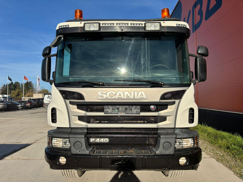 Scania P 440 8x4 RETARDER / FULL STEEL / BOX L=5850 mm - Autocarro ribaltabile: foto 3 Scania P 440 8x4 RETARDER / FULL STEEL / BOX L=5850 mm - Autocarro ribaltabile: foto 3