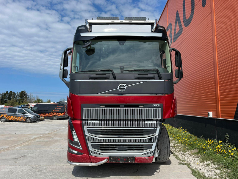 Volvo FH 16 750 8x4/4 DAMAGED ! - Camion trasporto legname, Camion con gru: foto 3 Volvo FH 16 750 8x4/4 DAMAGED ! - Camion trasporto legname, Camion con gru: foto 3