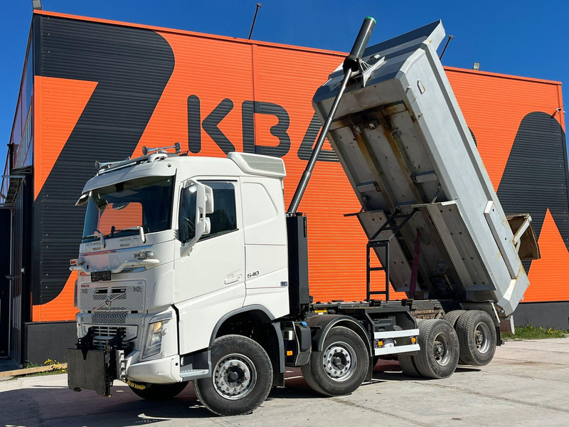 Volvo FH 540 8x4 RETARDER / TANDEM AXLE LIFT / BIG AXLES / BOX L=5704 mm - Autocarro ribaltabile: foto 2 Volvo FH 540 8x4 RETARDER / TANDEM AXLE LIFT / BIG AXLES / BOX L=5704 mm - Autocarro ribaltabile: foto 2