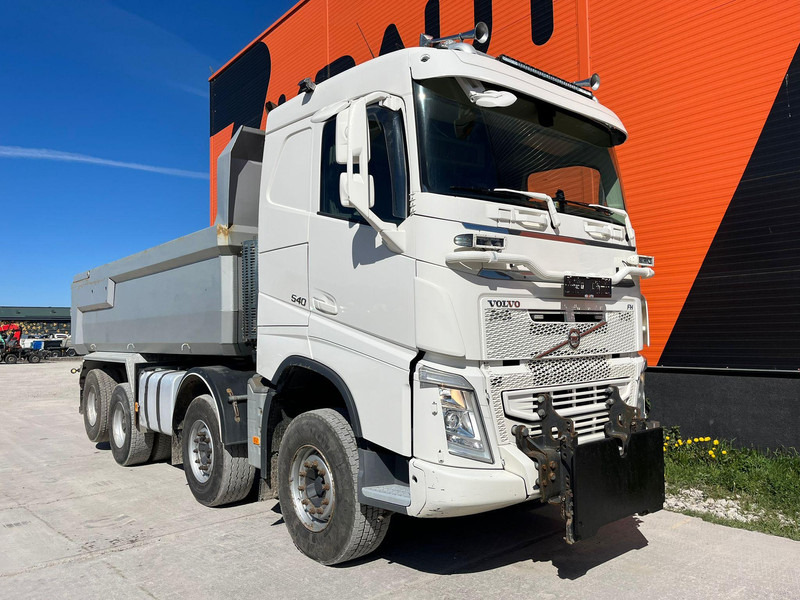 Volvo FH 540 8x4 RETARDER / TANDEM AXLE LIFT / BIG AXLES / BOX L=5704 mm - Autocarro ribaltabile: foto 4 Volvo FH 540 8x4 RETARDER / TANDEM AXLE LIFT / BIG AXLES / BOX L=5704 mm - Autocarro ribaltabile: foto 4
