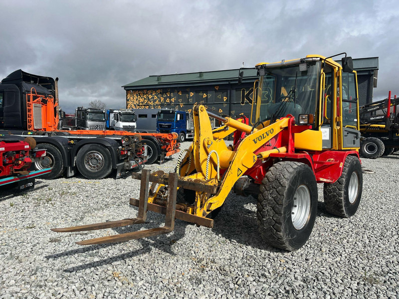 Volvo L 30 B-Z/X 4x4 AC / QUICK COUPLER / BUCKET + FORKS - Pala gommata: foto 2 Volvo L 30 B-Z/X 4x4 AC / QUICK COUPLER / BUCKET + FORKS - Pala gommata: foto 2