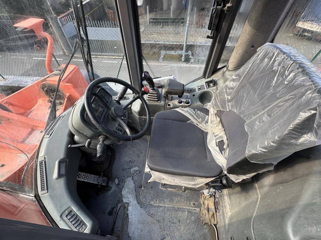 Hitachi LX290E - Pala gommata: foto 1 Hitachi LX290E - Pala gommata: foto 1