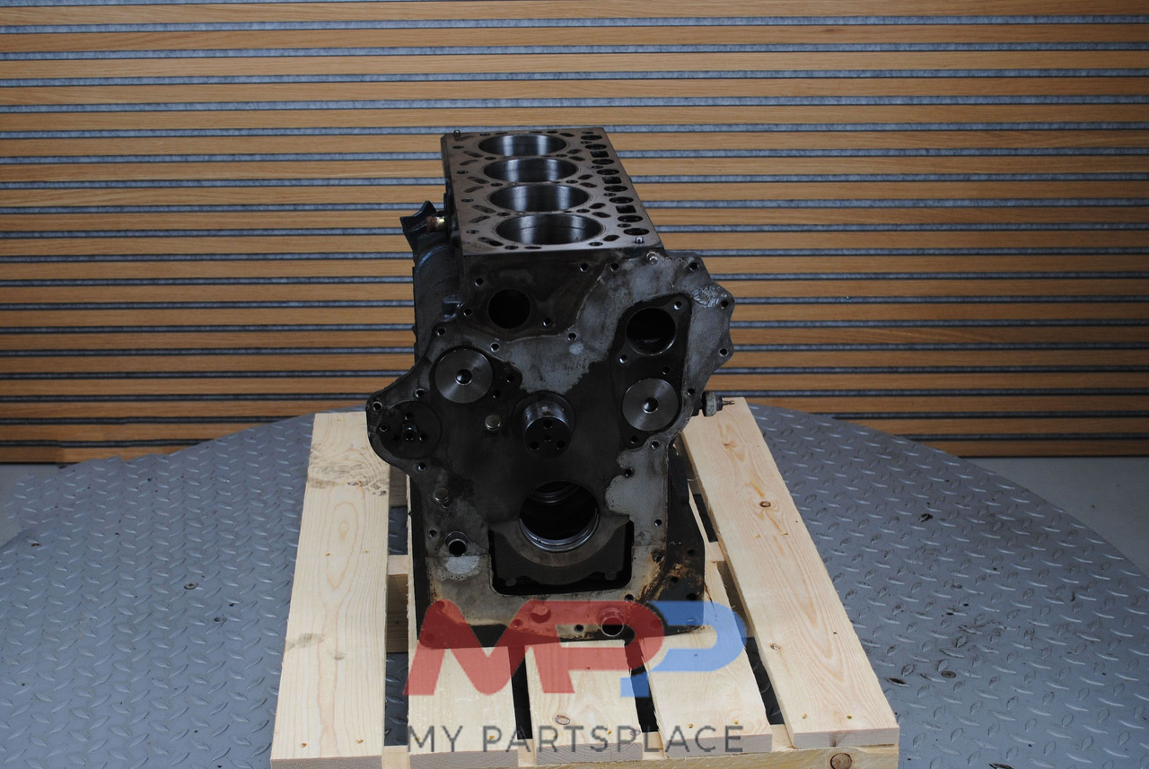 Kubota Blok Kubota V3300 - Blocco cilindri per Macchina da cantiere: foto 3 Kubota Blok Kubota V3300 - Blocco cilindri per Macchina da cantiere: foto 3