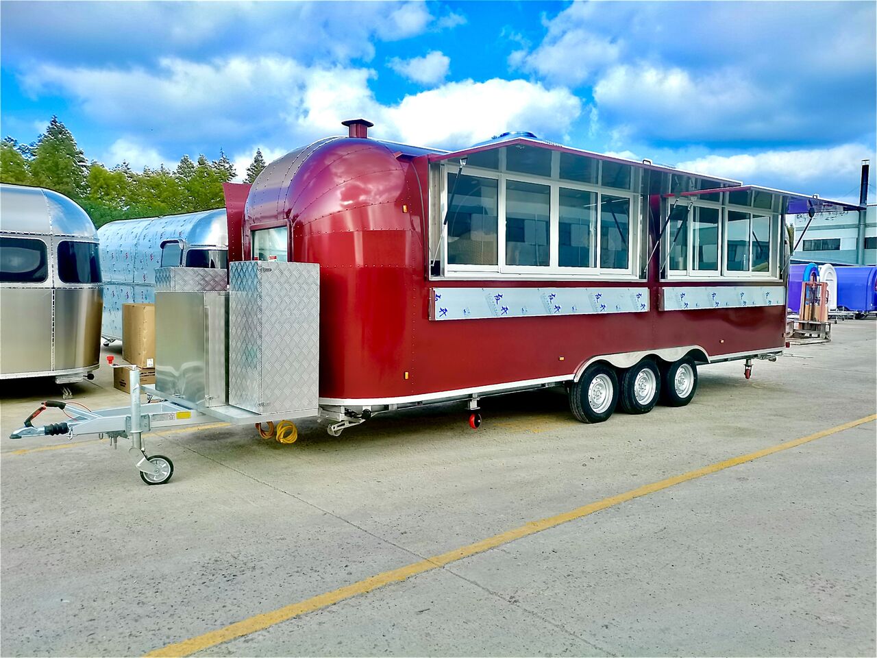 ERZODA Airstream trailer | pizza trailer | coffee trailer | food truck - Rimorchio autonegozio: foto 4 ERZODA Airstream trailer | pizza trailer | coffee trailer | food truck - Rimorchio autonegozio: foto 4